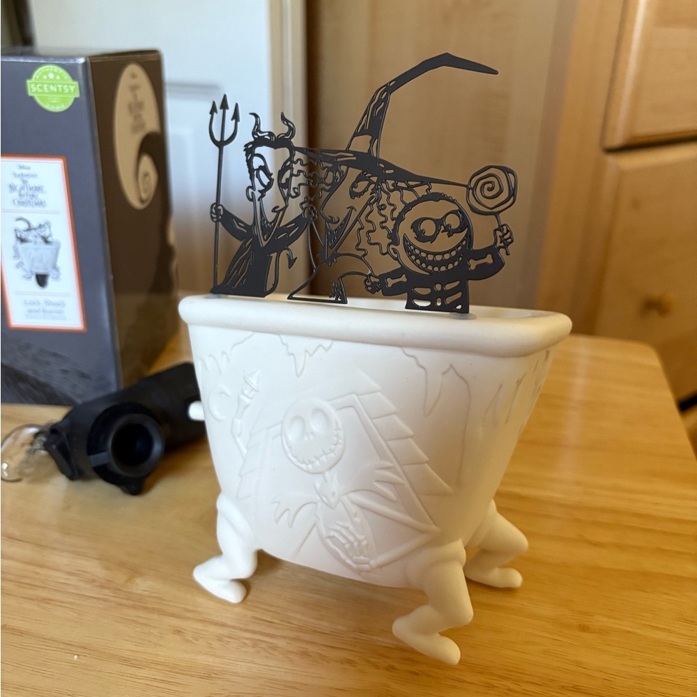Scentsy nightmare before Christmas mini wall plug in warmer - Picture 2 of 6